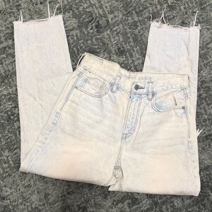 American Eagle light washed Mom Jean